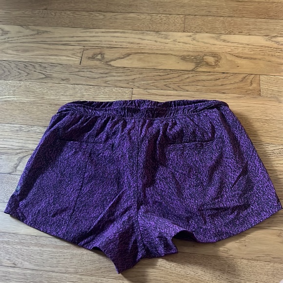 Lululemon casual shorts, size 4, magenta and black, gently used - Picture 3 of 3